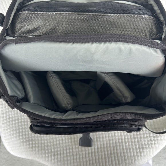 Tamrac Velocity 7 Camera Bag Adjustable Straps Dividers Waist Strap Crossbody - Picture 3 of 8